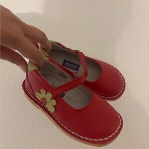 NEW Lamour Mary Jane shoes in red with flowers